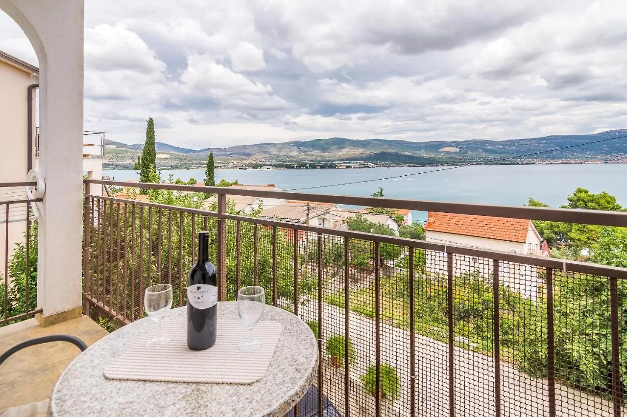 Cheap Apartment Tanja Trogir
