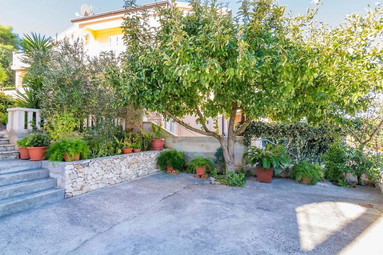 Cheap Apartment Tanja Trogir