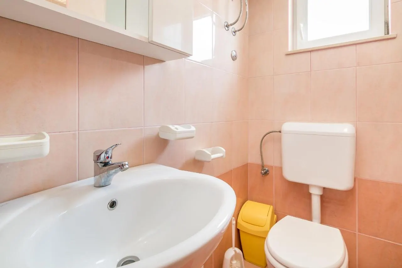 Cheap Apartment Tanja Trogir Croatia