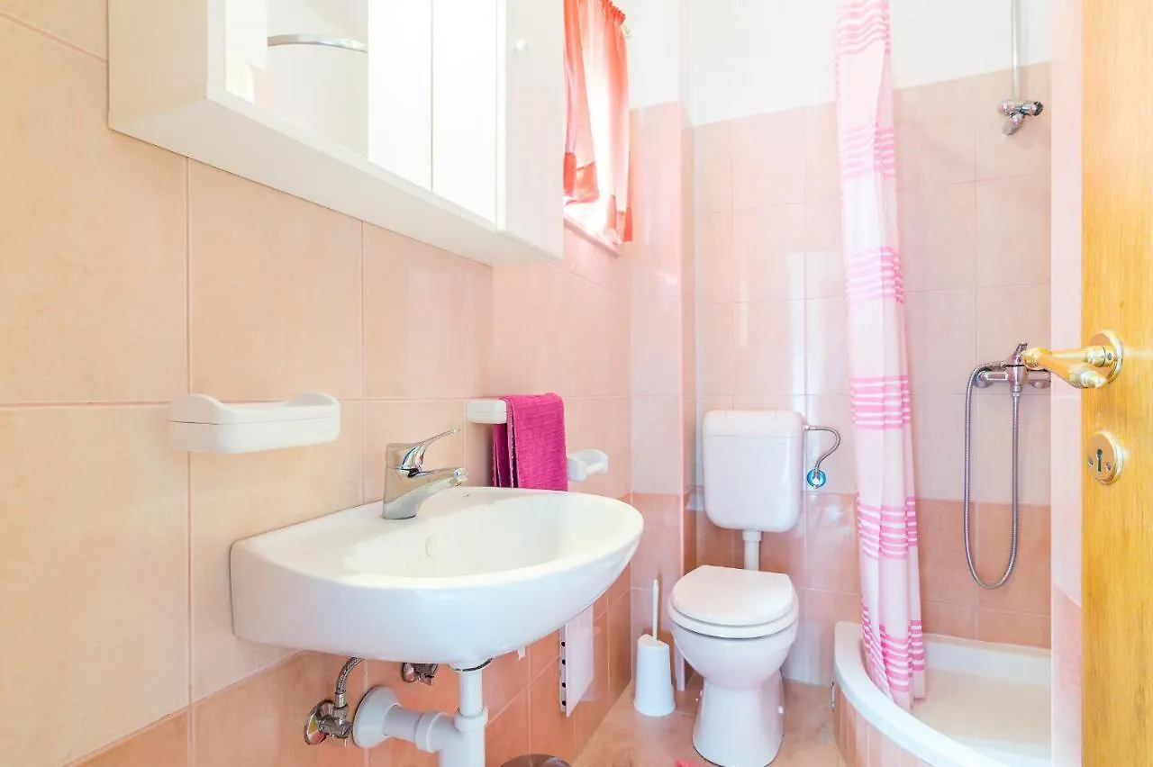 Cheap Apartment Tanja Trogir Croatia